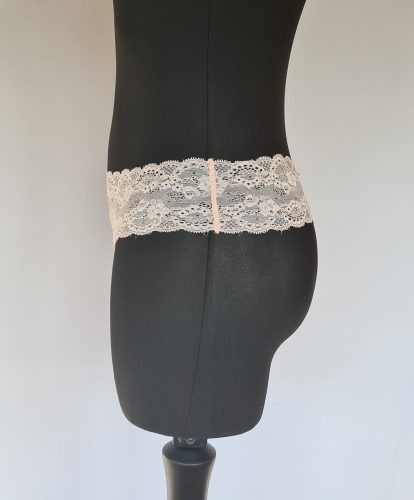 Csipkés lézervágott tanga, S-XL-ig